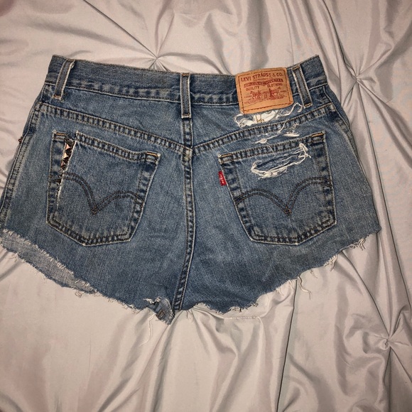 Levi Shorts - Picture 2 of 7